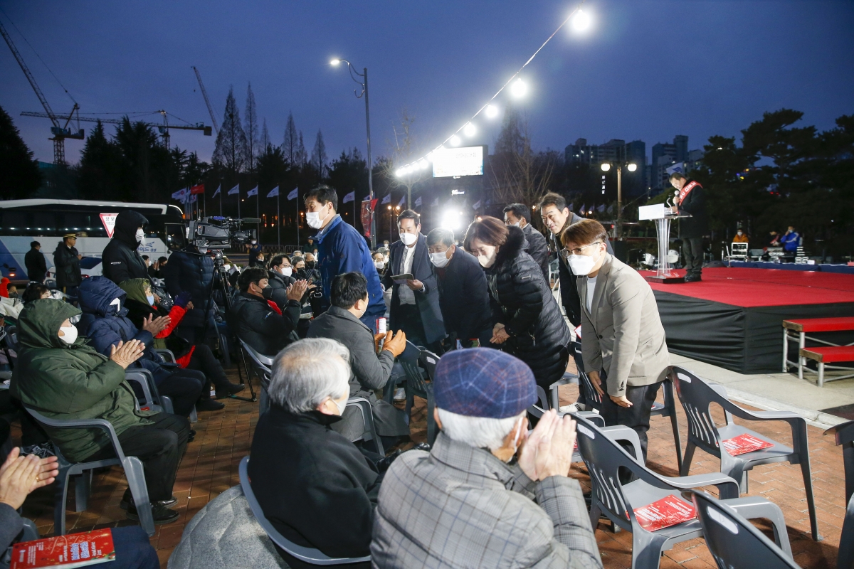 20221204-004[_P7U4341-1-2022 구미시민과 함께하는 성탄트리 점등식.jpg