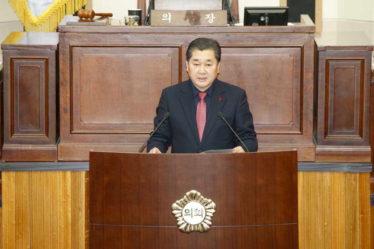 20221212-031[_P7U5533-1-제263회 구미시의회 제2차 정례회 제2차 본회의시 박세채 산업건설위원장 상임위원회 활동결과보고.jpg