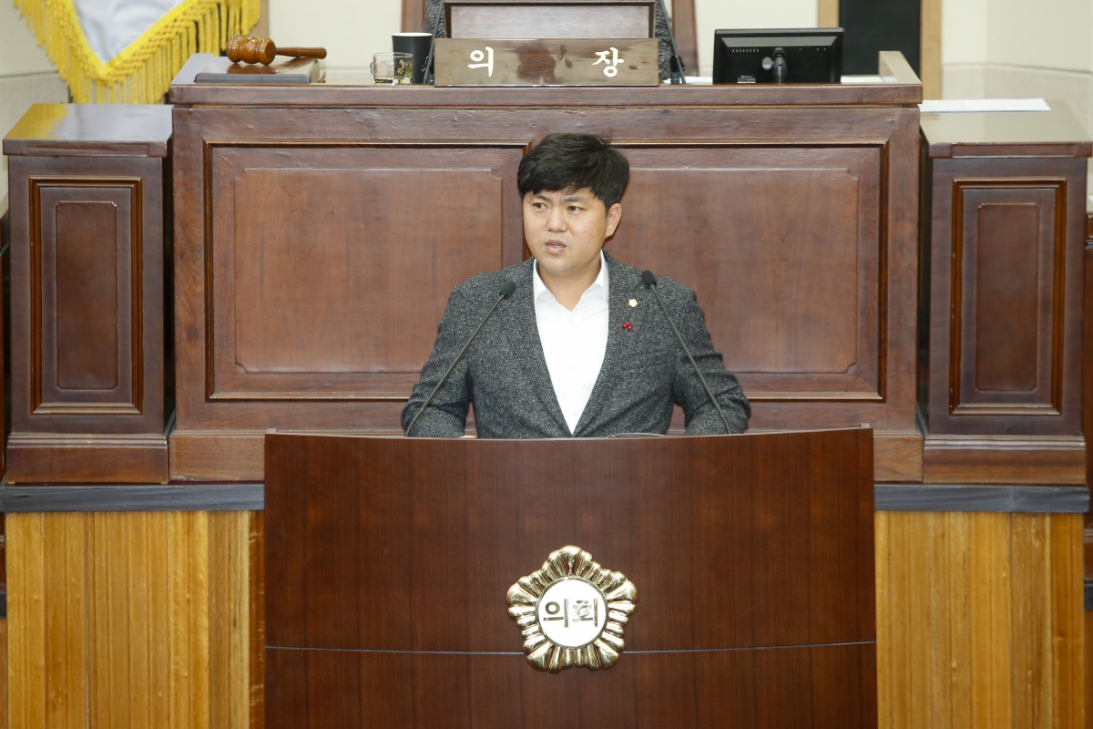 20221216-026[_P7U6128-1-제263회 구미시의회 제2차 정례회 제3차 본회의시 소진혁 예산결산특별위원회부위원장 2022년도 제2회 추가경정예산안 및 기금운용계획변경안 심사결과보고.jpg