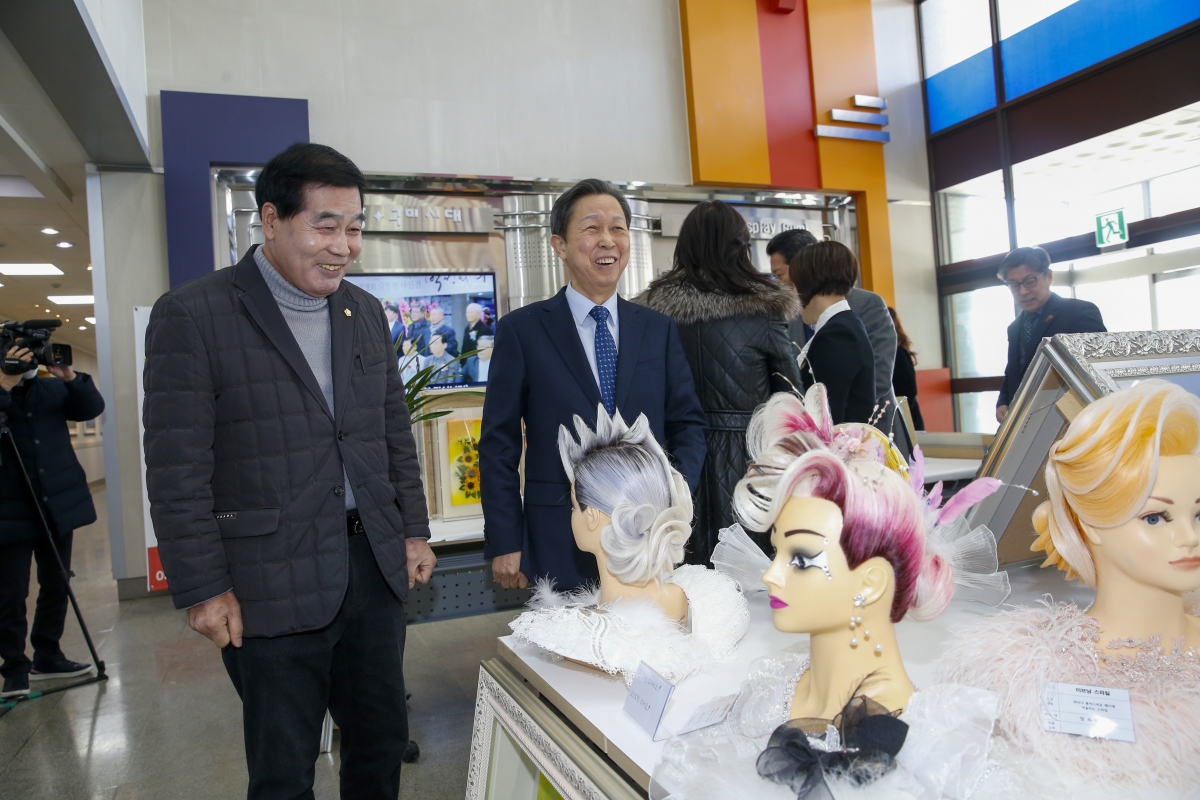 20221219-016[_P7U6417-1-한국미용장협회 경북지회 헤어아트 작품 전시회.jpg