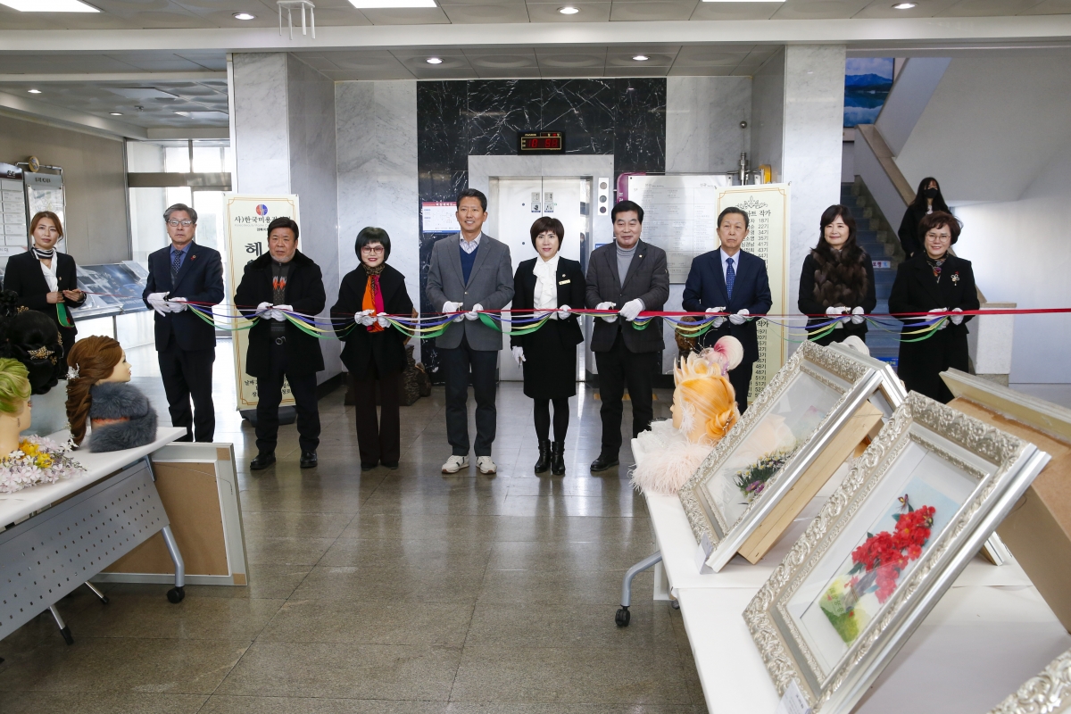 20221219-002[_P7U6365-1-한국미용장협회 경북지회 헤어아트 작품 전시회.jpg