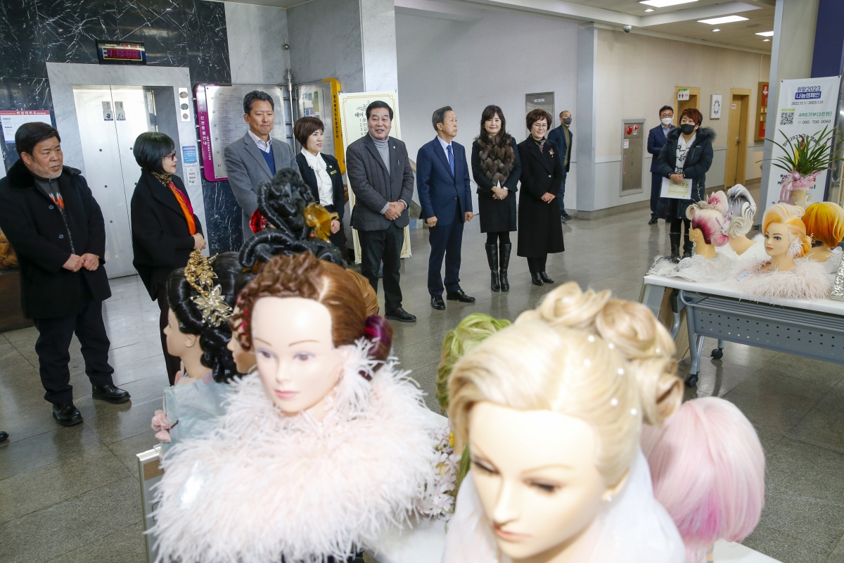 20221219-007[_P7U6379-1-한국미용장협회 경북지회 헤어아트 작품 전시회.jpg