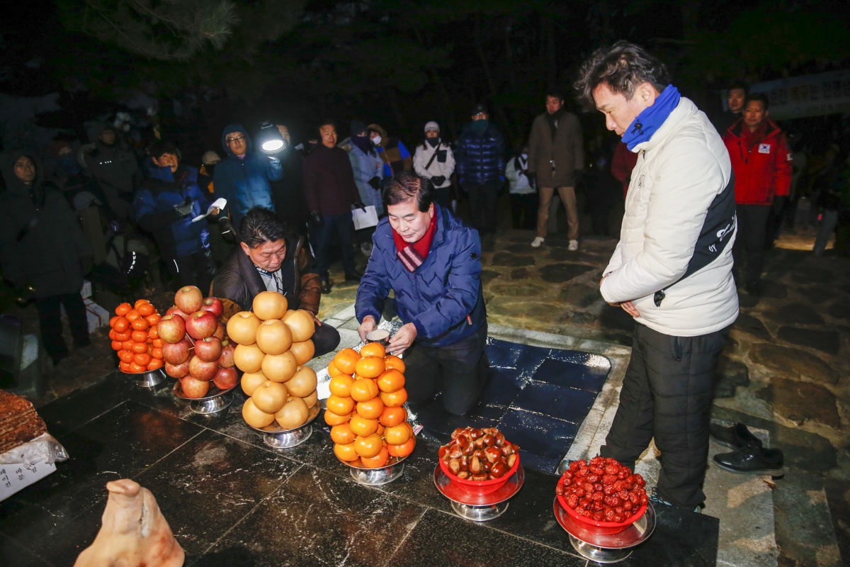 20230101-126[_P7U7807-1-2023 새해맞이 해돋이 및 시민안녕 기원제-천생산성 보존회 주관.jpg