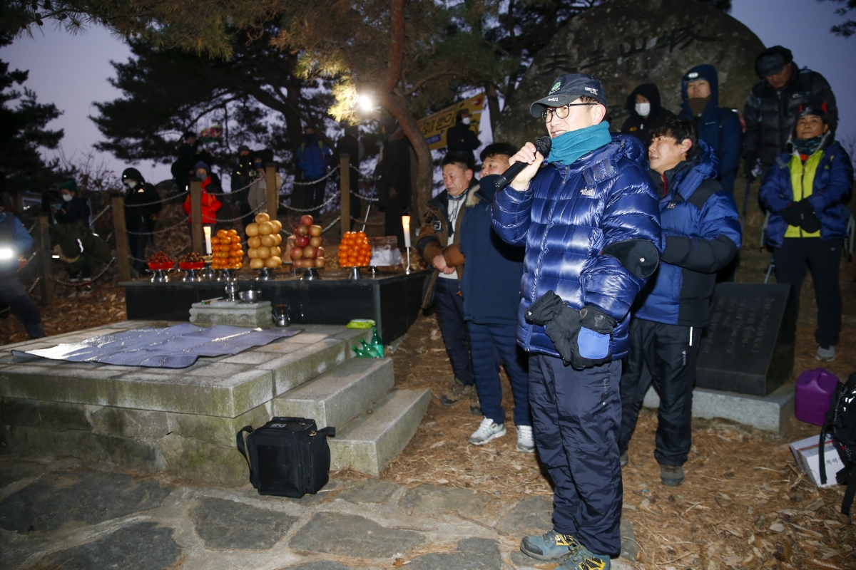 20230101-140[_P7U7848-1-2023 새해맞이 해돋이 및 시민안녕 기원제-천생산성 보존회 주관.jpg