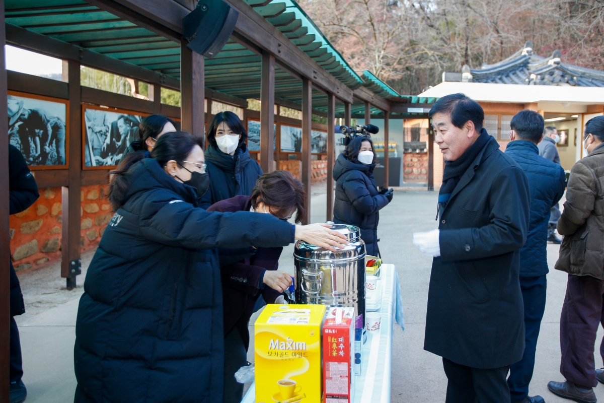 20230102-078[_P7U8165-2023 새해 박정희대통령 생가 참배.JPG