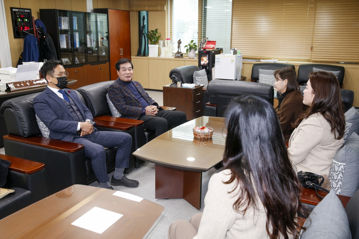 20230104-015[_P7U8563-1-고개만디 봉사단 공로패 전달.jpg