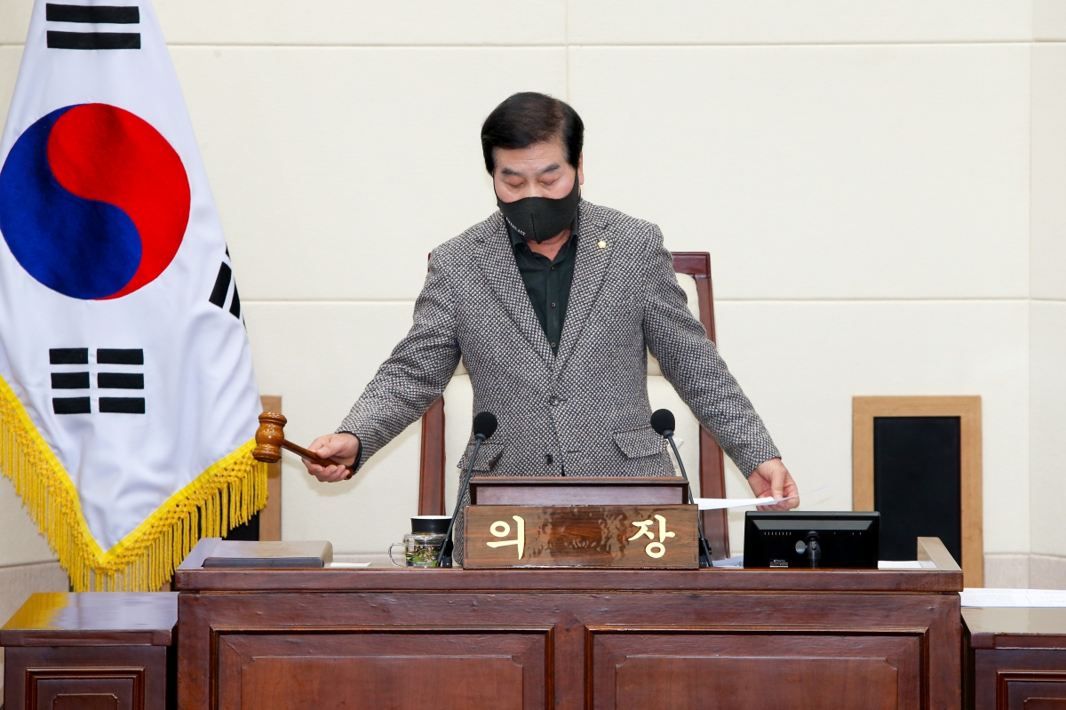 20230110-006[_P7U8592-제264회 임시회 제1차 본회의시 안주찬 의장 회의주재.jpg