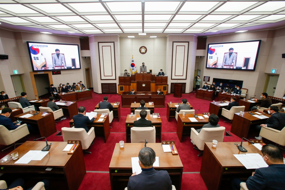 20230110-031[_P7U8657-제264회 임시회 제1차 본회의시 안주찬 의장 회의주재.JPG