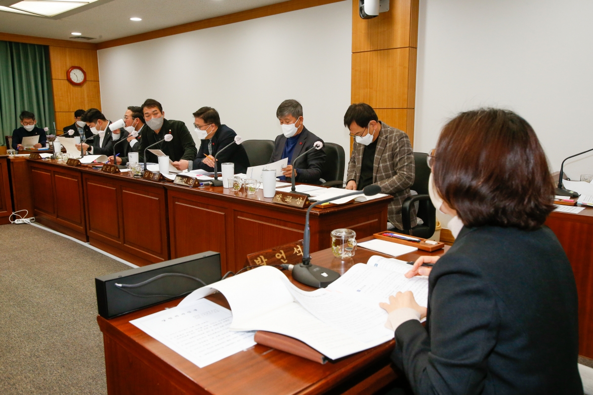20230111-004[_P7U8791-제264회 임시회 기획행정위원회 조례안 심사활동.JPG