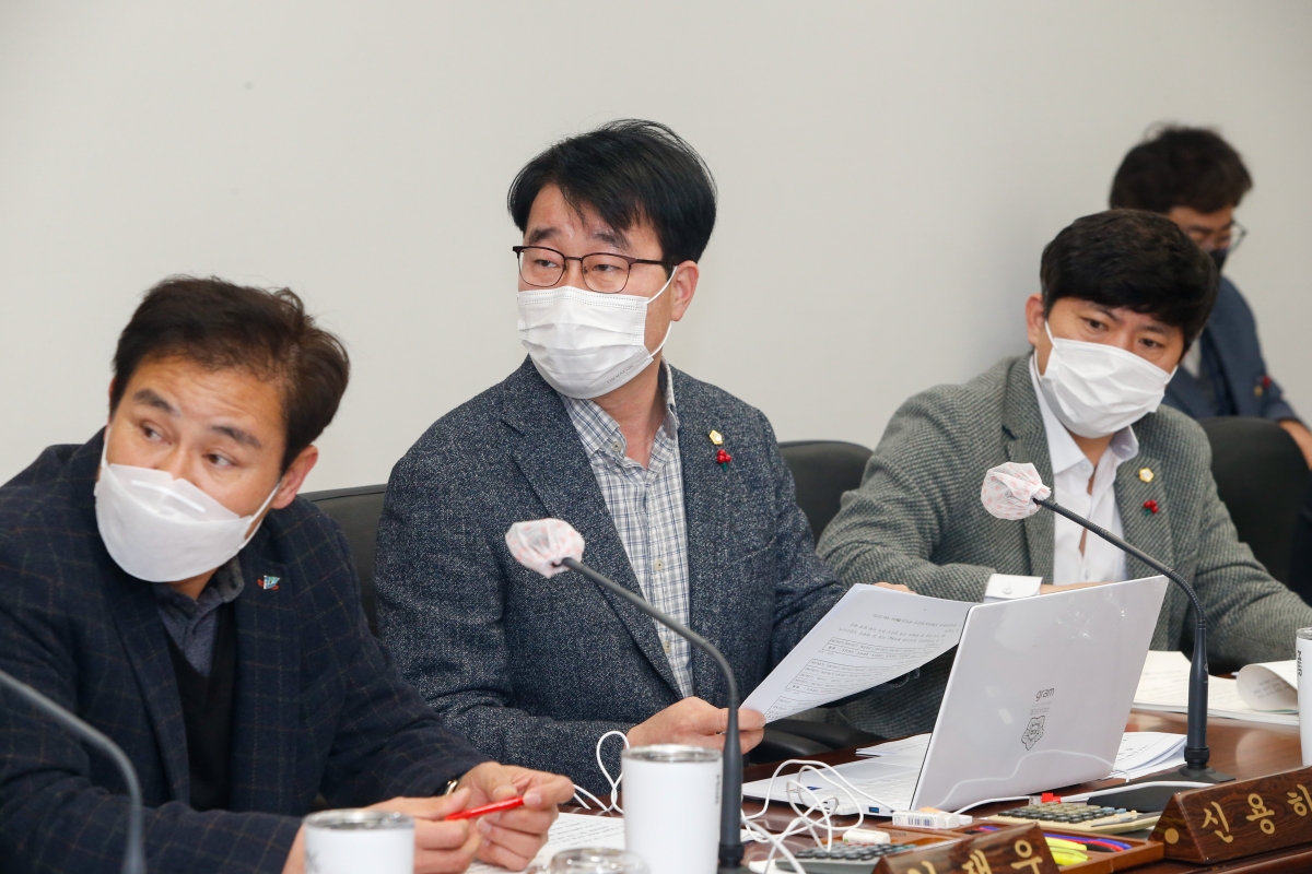 20230111-010[_P7U8759-제264회 임시회 기획행정위원회 조례안 심사활동.JPG