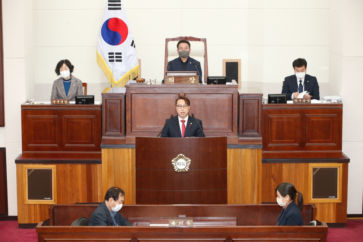 20230117-042[_P7U9366-제264회 임시회 제4차 본회의시 김민성 산업건설부위원회간사 상임위원회 활동결과보고.JPG