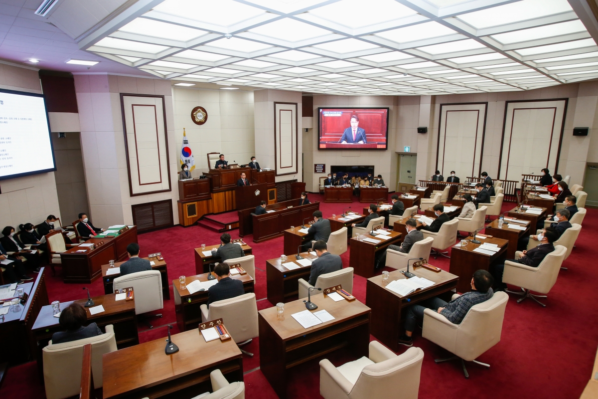 20230117-047[_P7U9379-제264회 임시회 제4차 본회의시 김민성 산업건설부위원회간사 상임위원회 활동결과보고.JPG