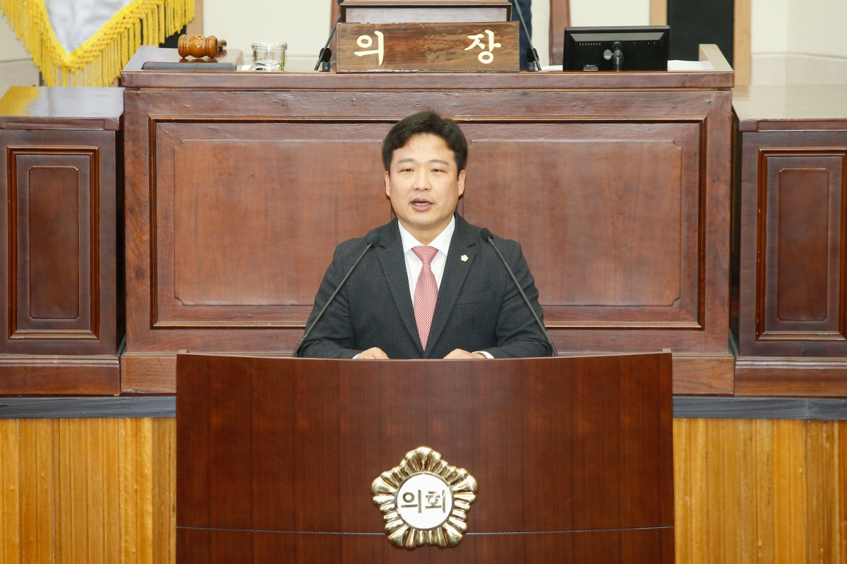 20230117-023[_P7U9321-제264회 임시회 제4차 본회의시 김원섭 기획행정부위원회간사 상임위원회 활동결과보고.JPG