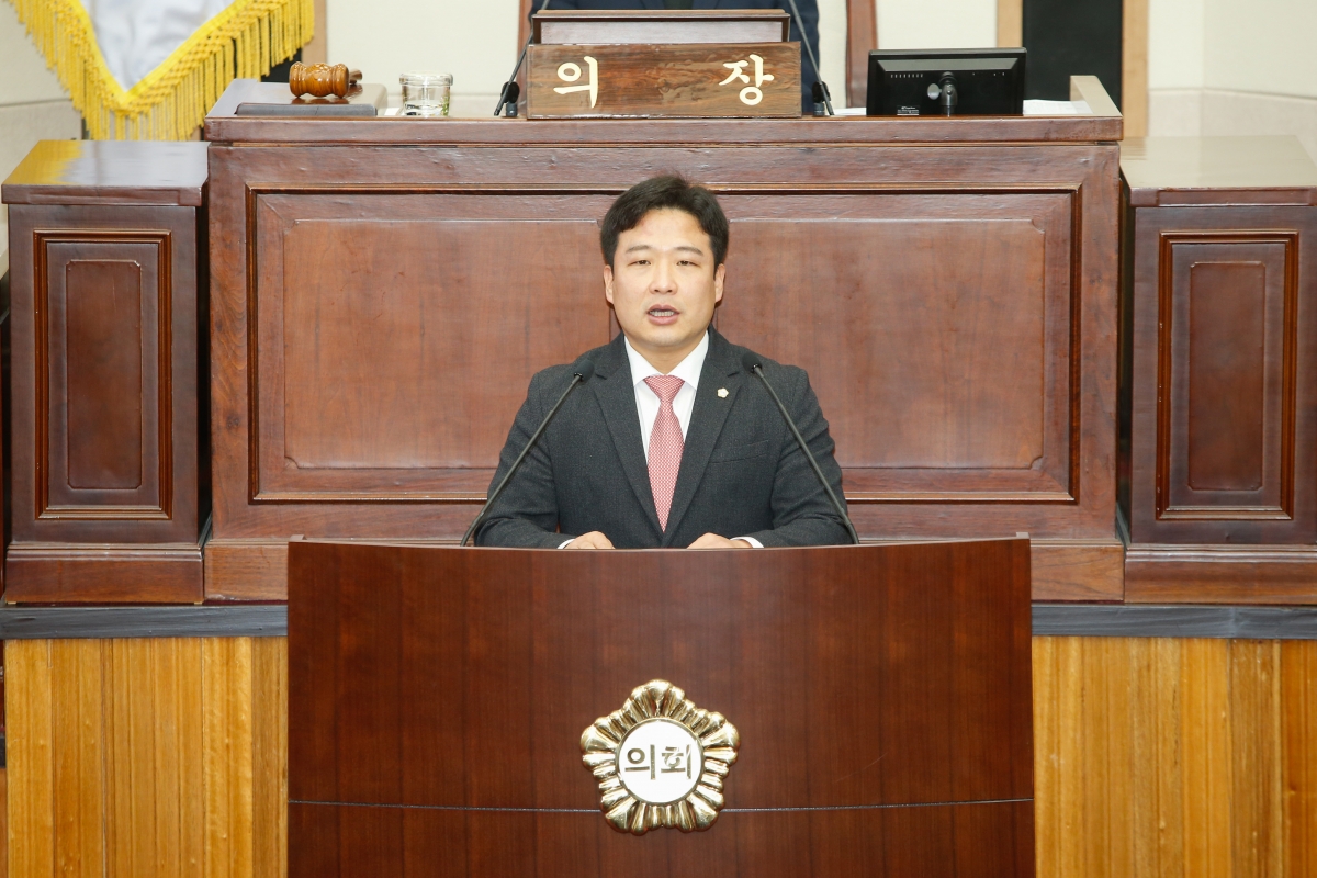 20230117-024[_P7U9323-제264회 임시회 제4차 본회의시 김원섭 기획행정부위원회간사 상임위원회 활동결과보고.JPG