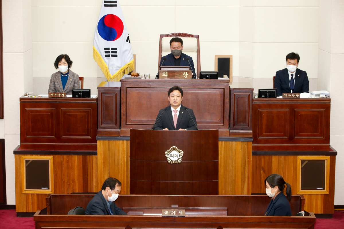 20230117-025[_P7U9325-제264회 임시회 제4차 본회의시 김원섭 기획행정부위원회간사 상임위원회 활동결과보고.JPG