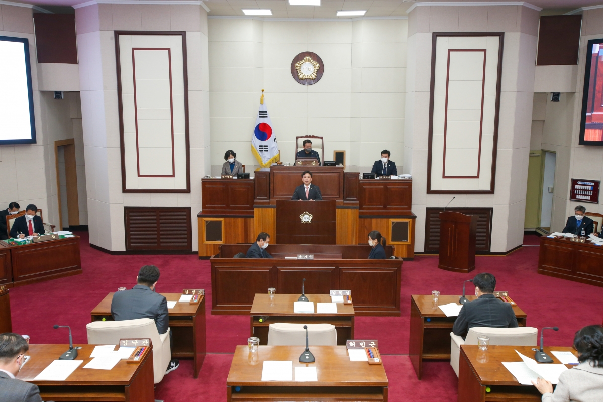 20230117-027[_P7U9327-제264회 임시회 제4차 본회의시 김원섭 기획행정부위원회간사 상임위원회 활동결과보고.JPG
