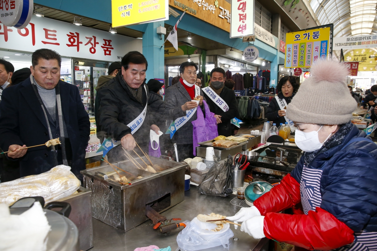20230117-081[_P7U9447-1-설 맞이 전통시장 장보기 행사.jpg