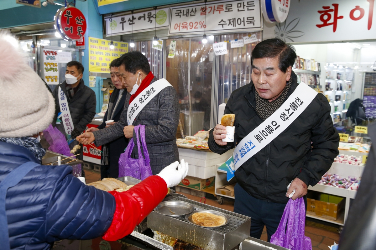20230117-088[_P7U9459-1-설 맞이 전통시장 장보기 행사.jpg