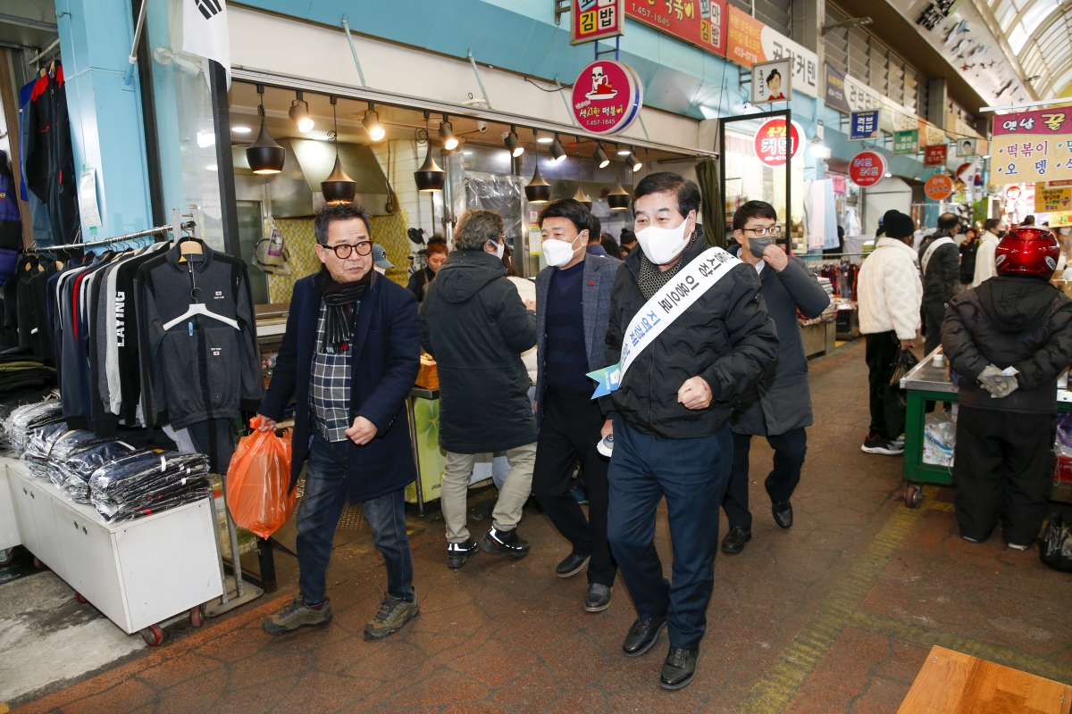 20230117-107[_P7U9500-1-설 맞이 전통시장 장보기 행사.jpg