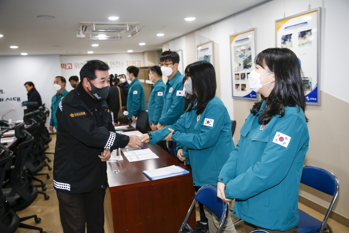 20230121-001[_P7U0171-1- 설 맞이 종합상황실 비상근무자 방문 격려.jpg
