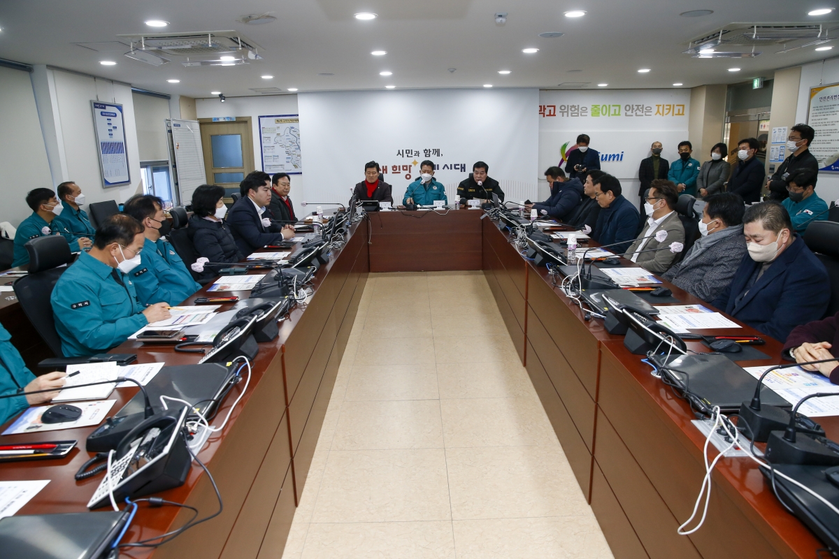 20230121-017[_P7U0207-1- 설 맞이 종합상황실 비상근무자 방문 격려.jpg