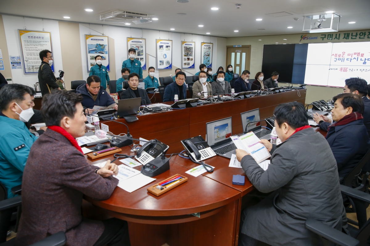 20230121-014[_P7U0202-1- 설 맞이 종합상황실 비상근무자 방문 격려.jpg