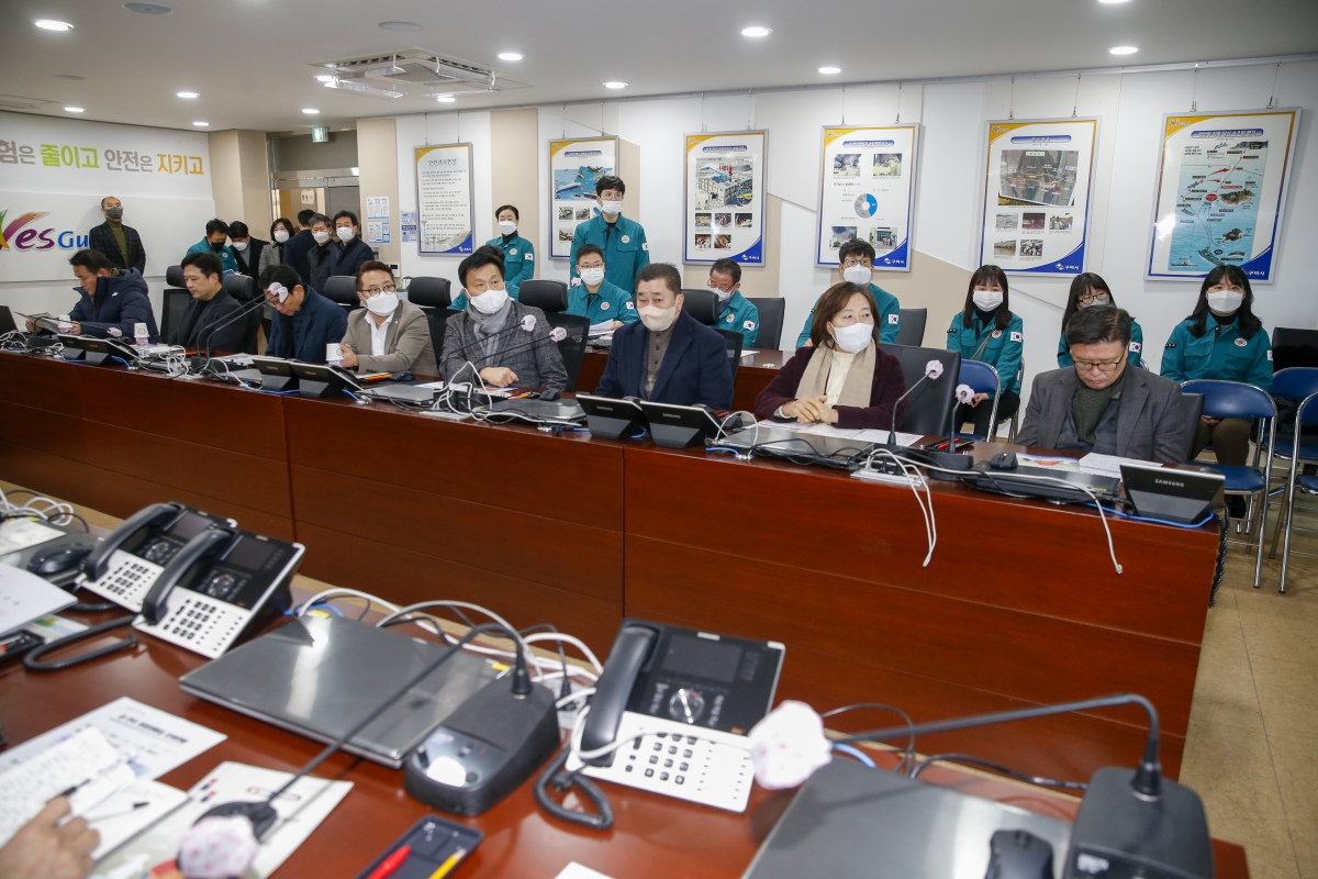 20230121-007[_P7U0186-1- 설 맞이 종합상황실 비상근무자 방문 격려.jpg