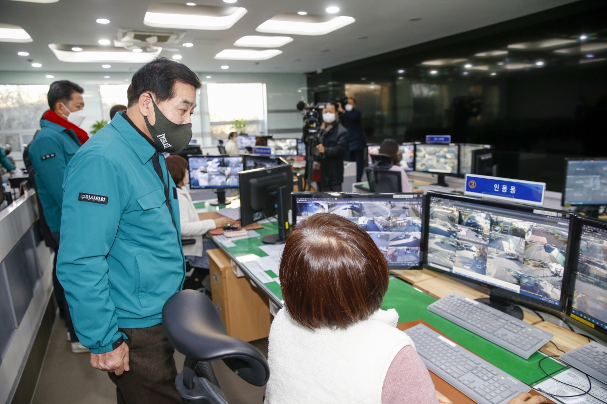 20230120-049[_P7U9960-1-설 맞이 통합관제센터 방문 격려.jpg