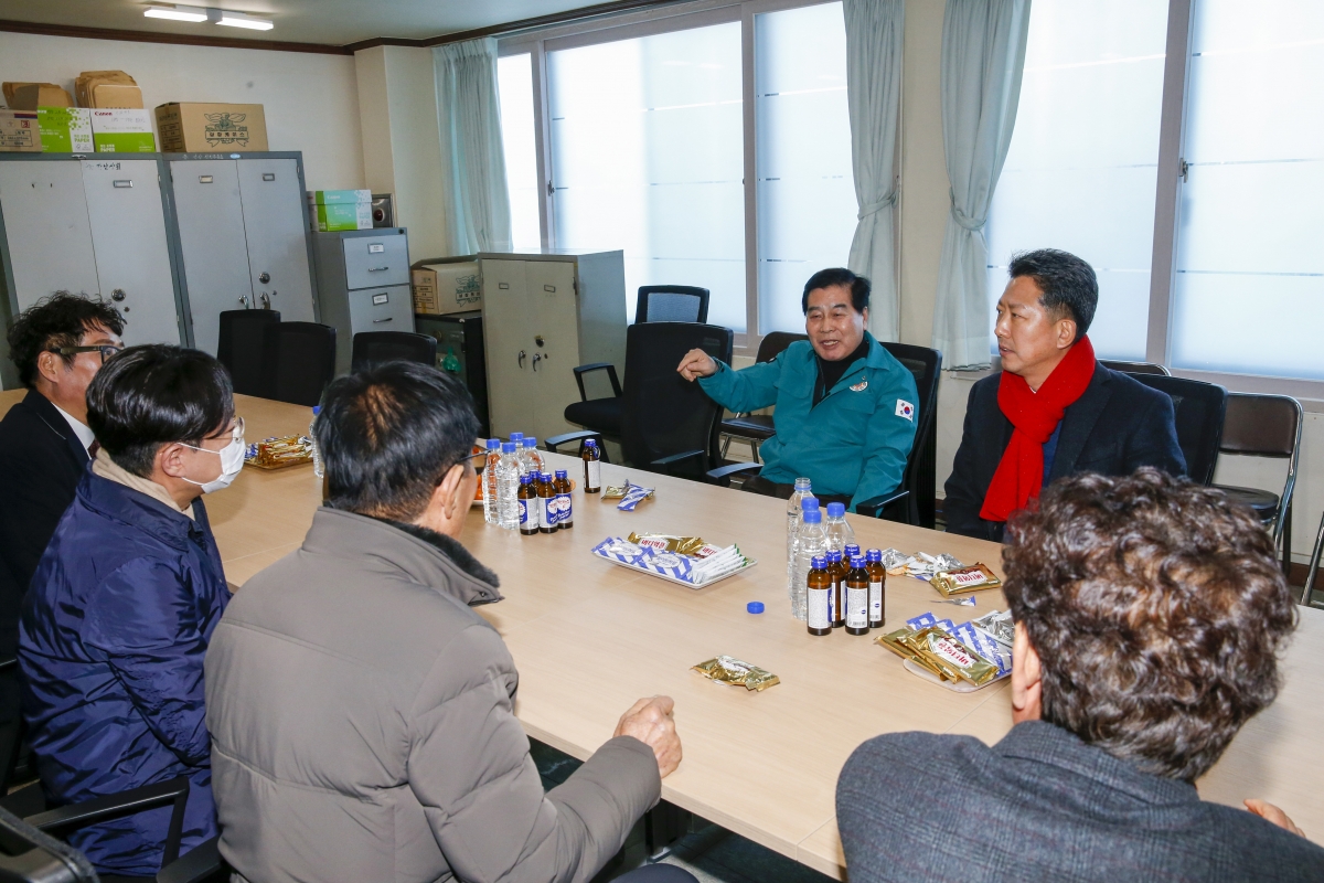 20230120-089[_P7U0084-1-설 맞이 구미버스 방문 격려.jpg