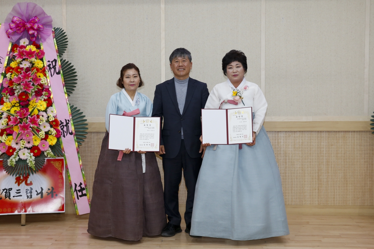 20230214-014[_P7U2073-1-한국생활개선구미시연합회 회장단 이·취임식 및 교육.jpg