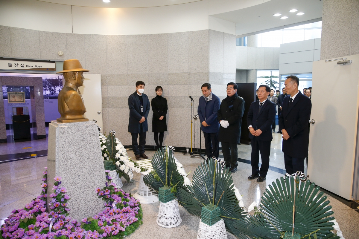 20230301-027[_P7U3243-1-3·1절 기념 왕산 허위 선생 추념.jpg