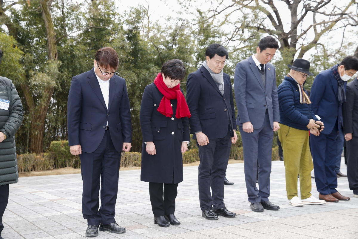 20230301-082[_P7U3389-1-3·1절 기념 독립유공자비 13위 추념.jpg