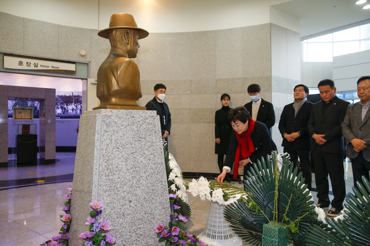20230301-033[_P7U3261-1-3·1절 기념 왕산 허위 선생 추념.jpg