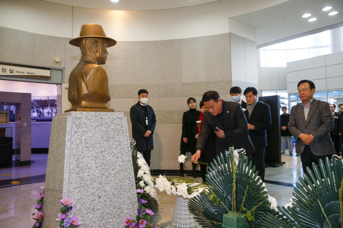 20230301-031[_P7U3251-1-3·1절 기념 왕산 허위 선생 추념.jpg