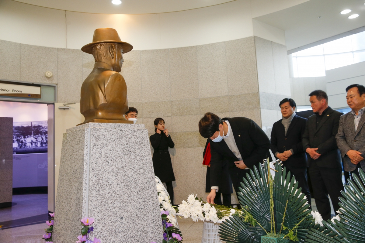 20230301-035[_P7U3266-1-3·1절 기념 왕산 허위 선생 추념.jpg