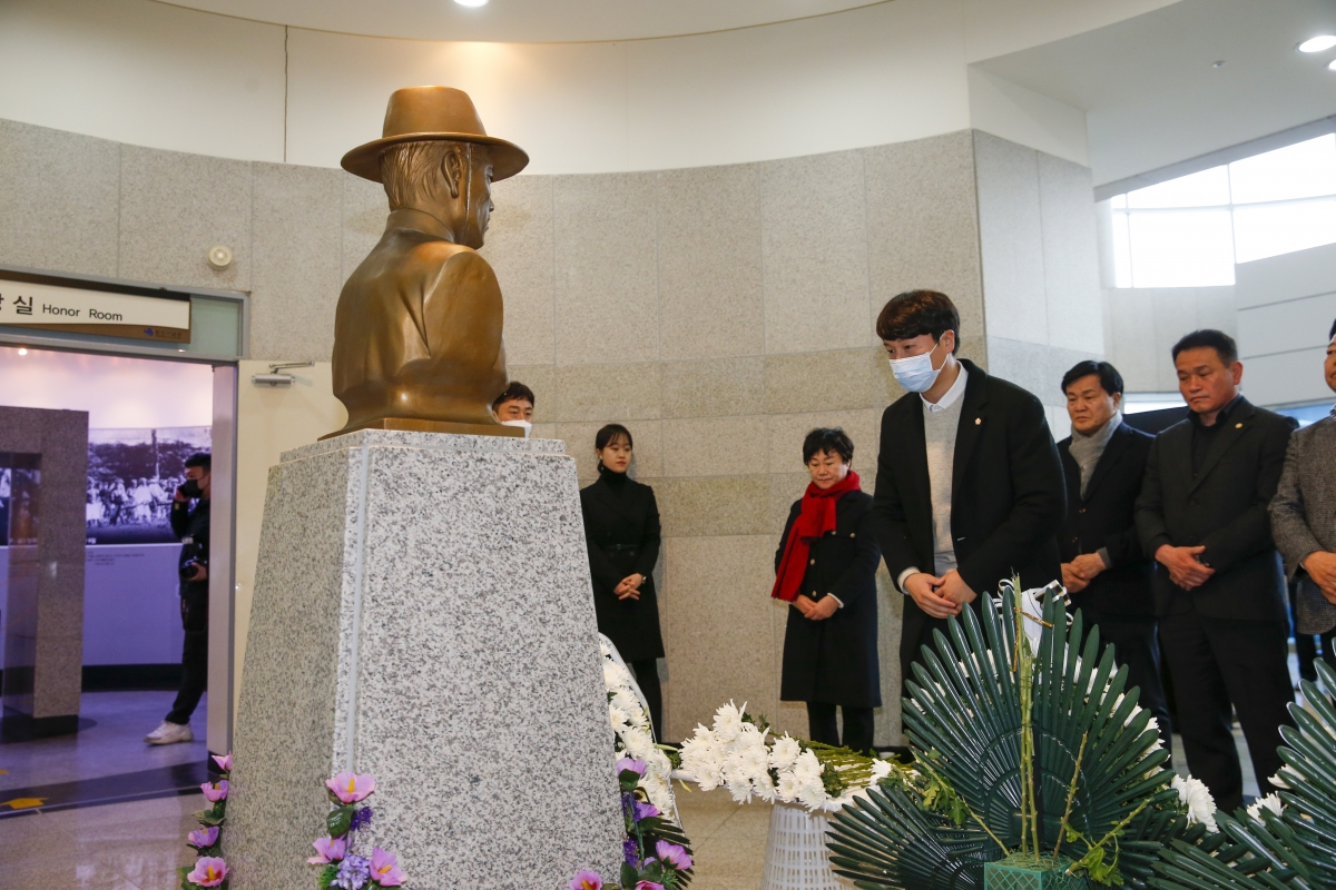 20230301-036[_P7U3269-1-3·1절 기념 왕산 허위 선생 추념.jpg