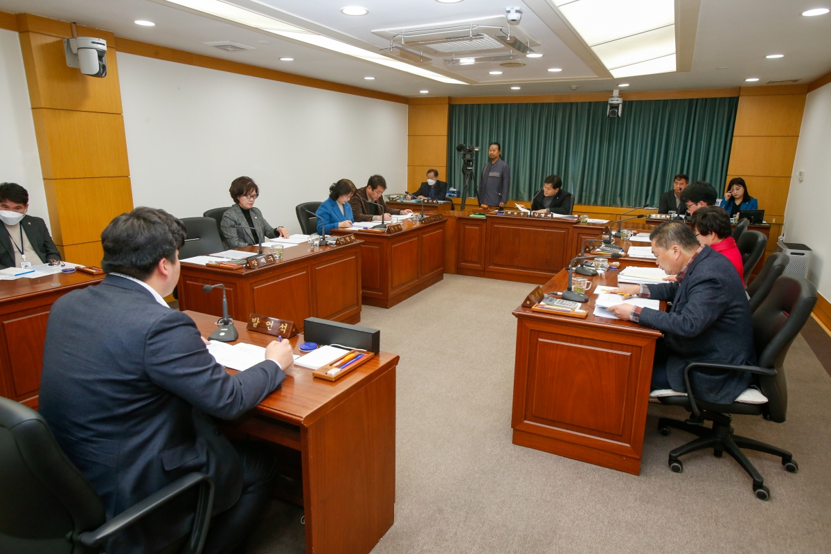 20230303-010[_P7U3559-구미시의회 의원연구단체 심의위원회 활동.JPG