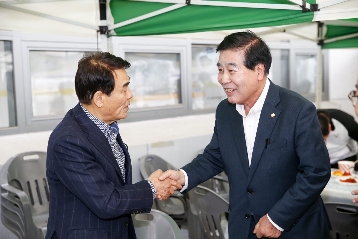 20230312-003[_P7U3880-1-제6회 구미시 협회장기 배드민턴 대회 .jpg
