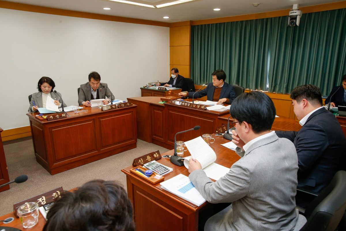 20230313-017[_P7U4363-제265회 임시회 의회운영위원회 조례안 심사활동.JPG