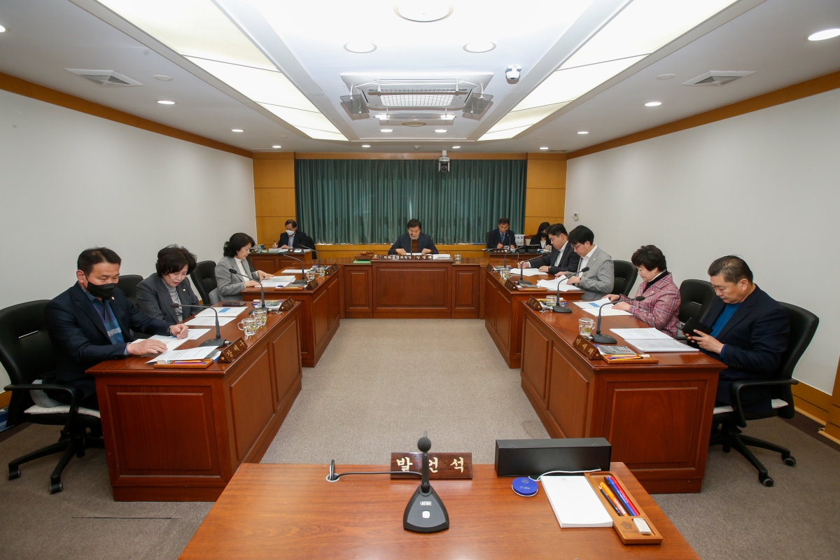 20230313-001[_P7U4323-제265회 임시회 의회운영위원회 조례안 심사활동.JPG
