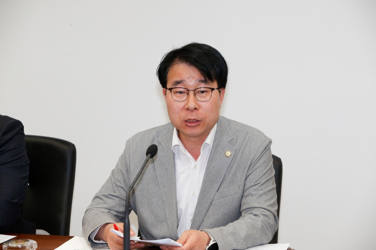 20230313-012[_P7U4349-제265회 임시회 의회운영위원회 조례안 심사활동.JPG