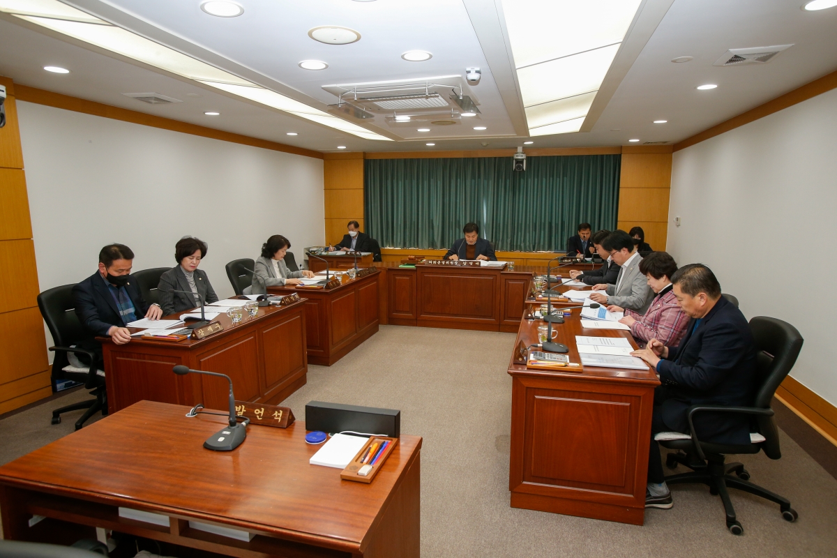20230313-004[_P7U4330-제265회 임시회 의회운영위원회 조례안 심사활동.JPG
