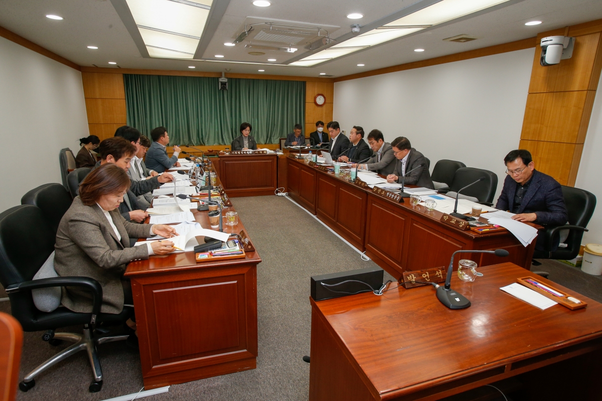 20230313-023[_P7U4404-제265회 임시회 기획행정위원회 조례안 심사활동.JPG