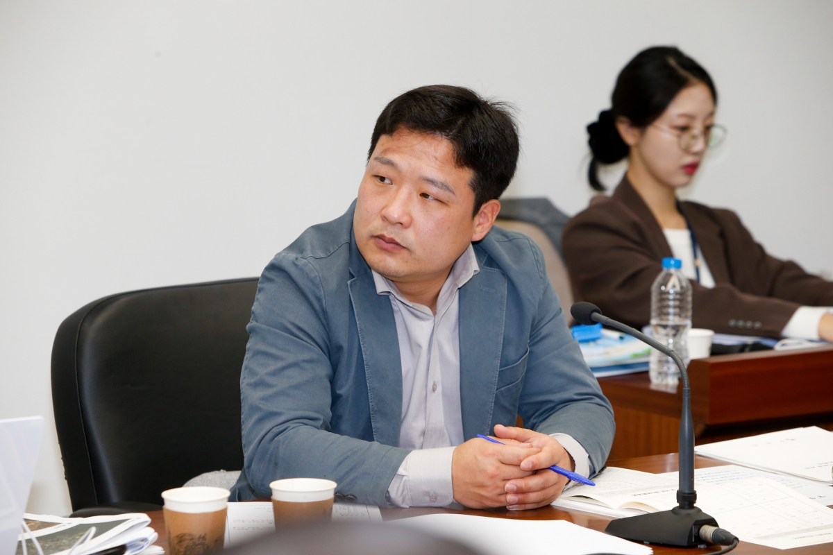 20230313-032[_P7U4485-제265회 임시회 기획행정위원회 조례안 심사활동.JPG