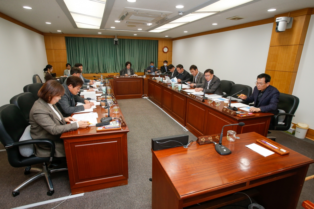 20230313-022[_P7U4389-제265회 임시회 기획행정위원회 조례안 심사활동.JPG