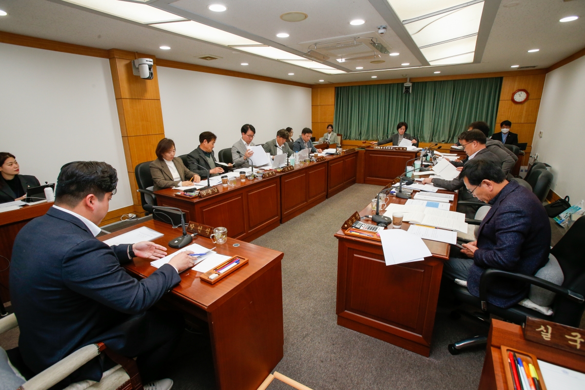 20230313-025[_P7U4400-제265회 임시회 기획행정위원회 조례안 심사활동.JPG