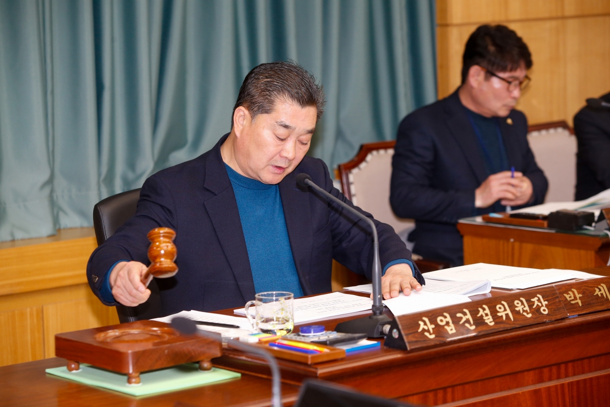 20230313-045[_P7U4459-제265회 임시회 산업건설위원회 조례안 심사활동.JPG