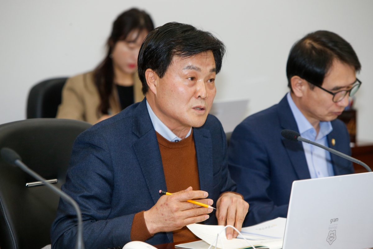 20230313-051[_P7U4421-제265회 임시회 산업건설위원회 조례안 심사활동.JPG