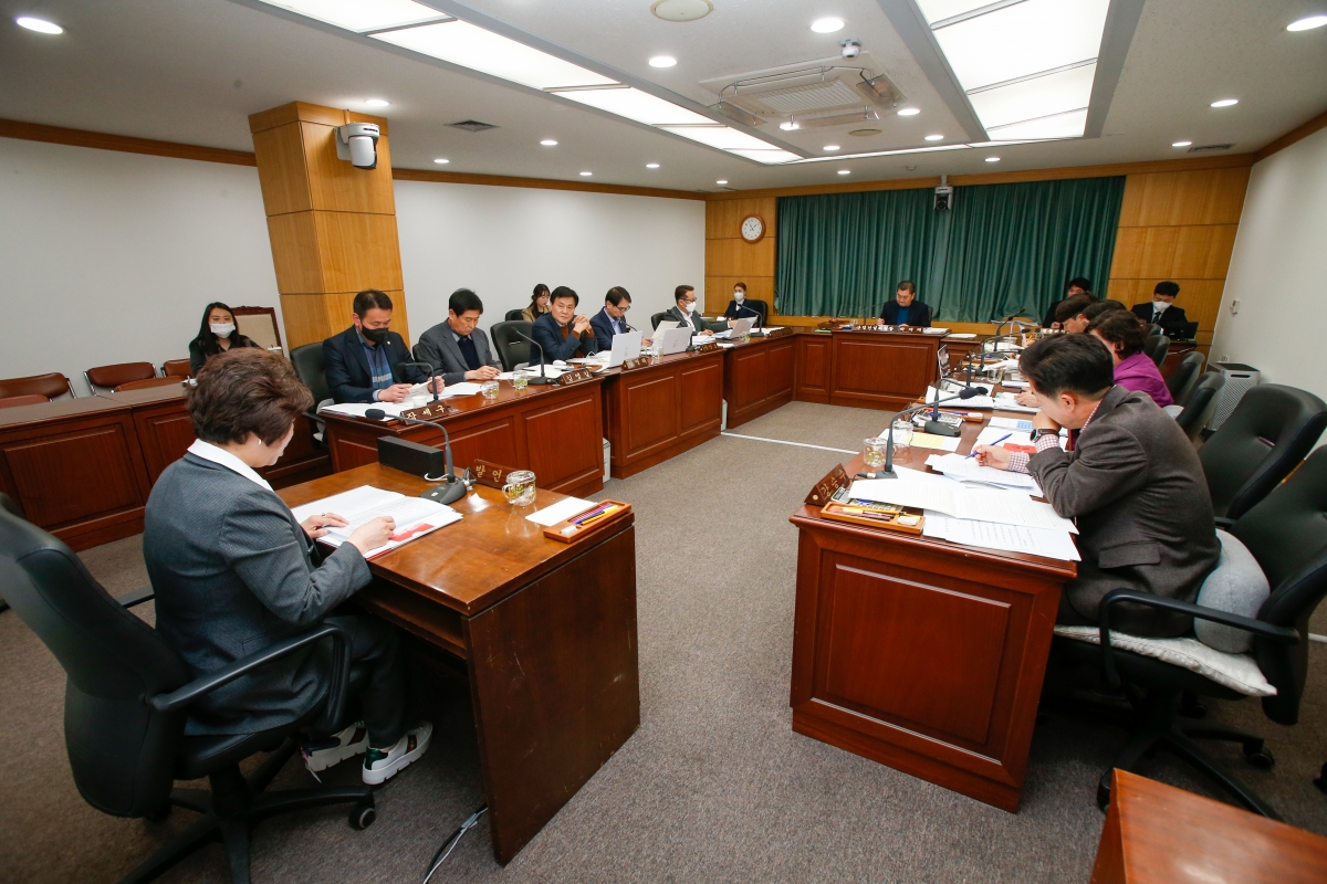 20230313-040[_P7U4413-제265회 임시회 산업건설위원회 조례안 심사활동.JPG