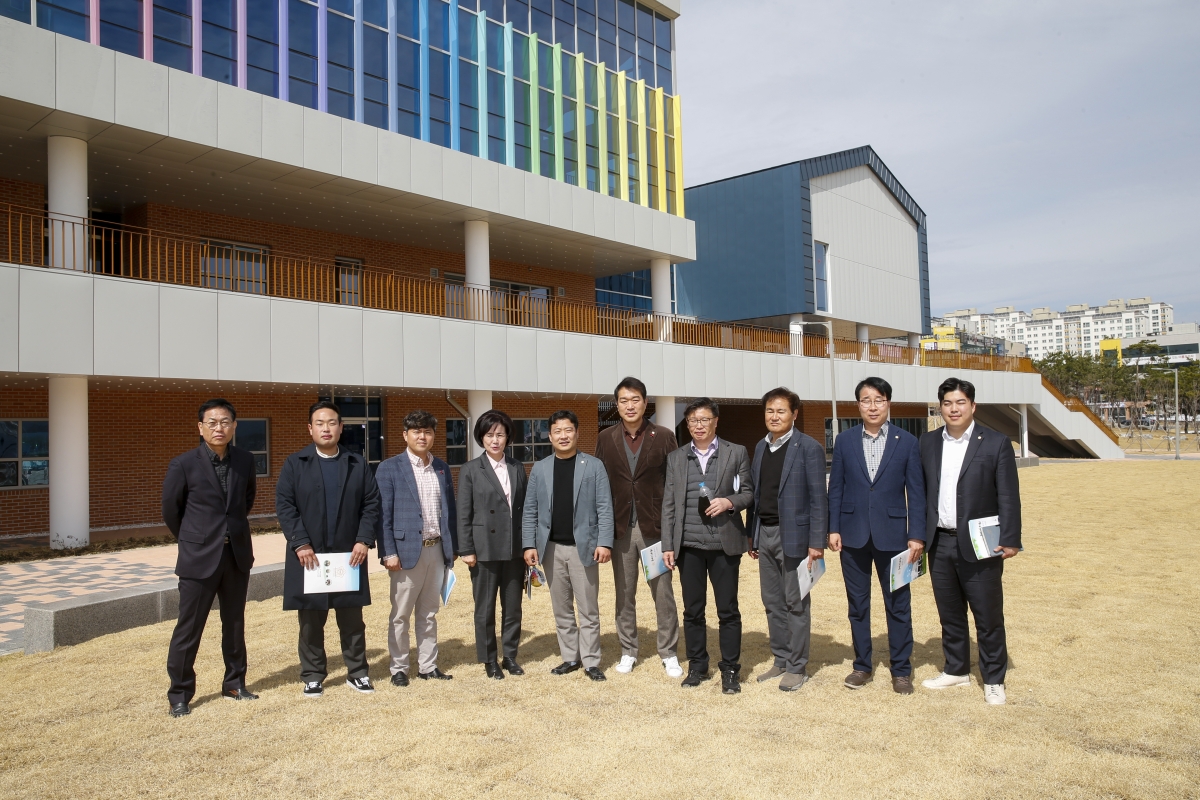 20230314-052[_P7U4674-1-제265회 임시회시 기획행정위원회 강동청소년문화의집 현장방문.jpg